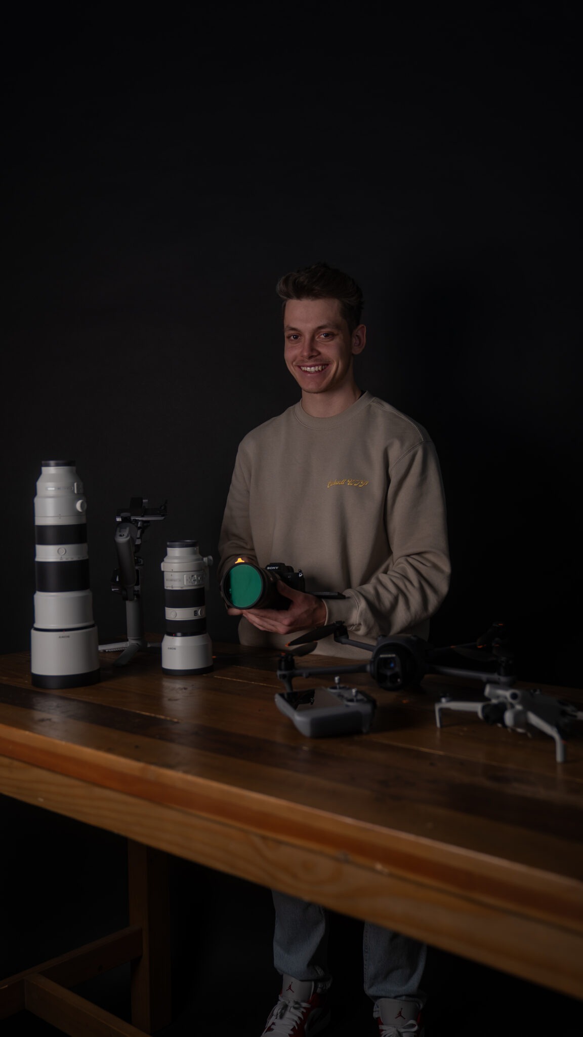 Tobias Brandl mit Kameraequipment